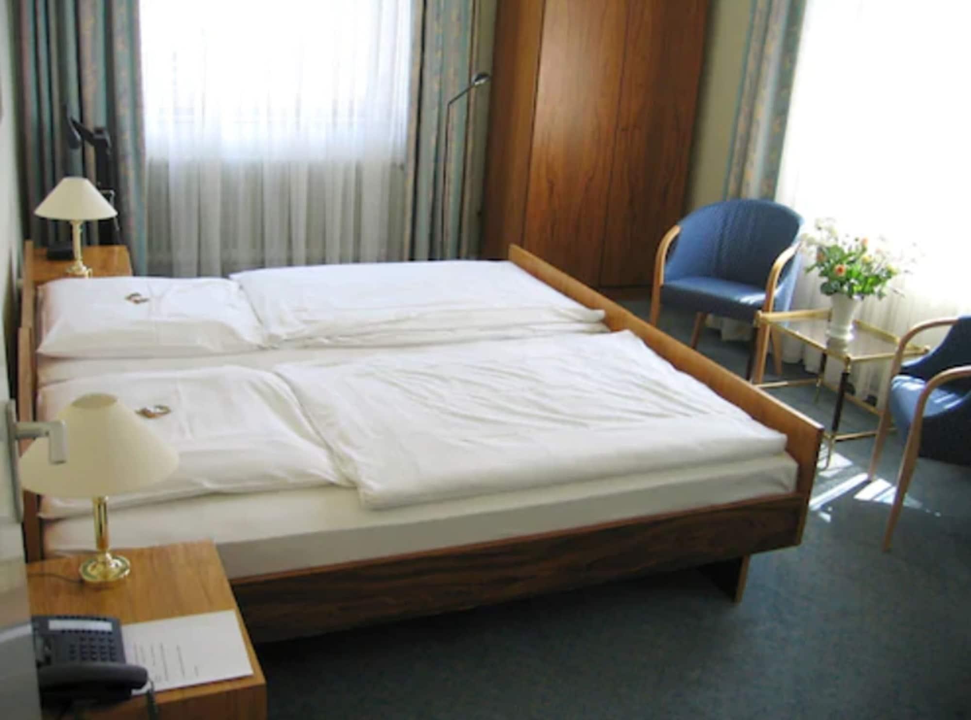 Gildenhof An Den Westfalenhallen Dortmund Room photo